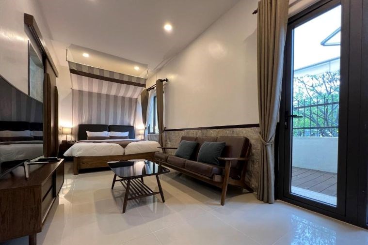 Premier King with Patial River View –  Onsen, Sauna Included